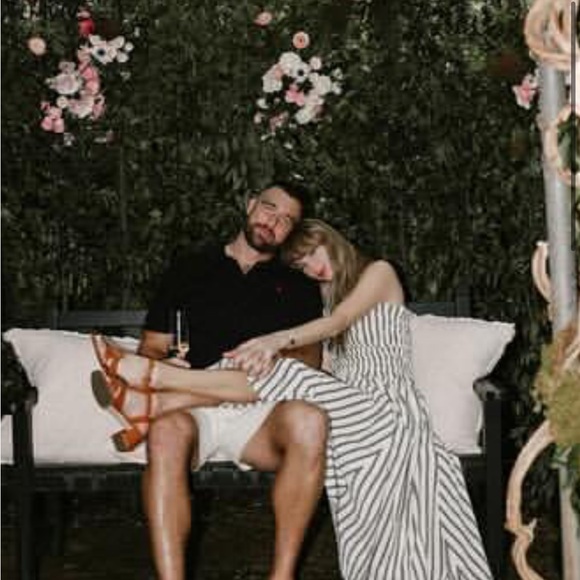 Ralph Lauren Taylor Swift engagement dress - Picture 2 of 8